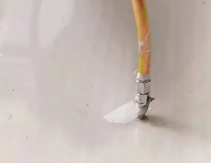 鱼峰瓷砖空鼓维修公司专业解答在瓷砖铺贴过程中，如果使用的砂料过粗（如全部使用了粗砂），可能会导致以下问题