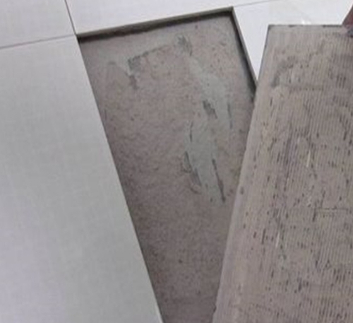 鱼峰瓷砖空鼓维修公司分享瓷砖铺贴时如果打浆（即涂抹在瓷砖背面和基层上的砂浆或瓷砖胶）过少，会带来以下问题
